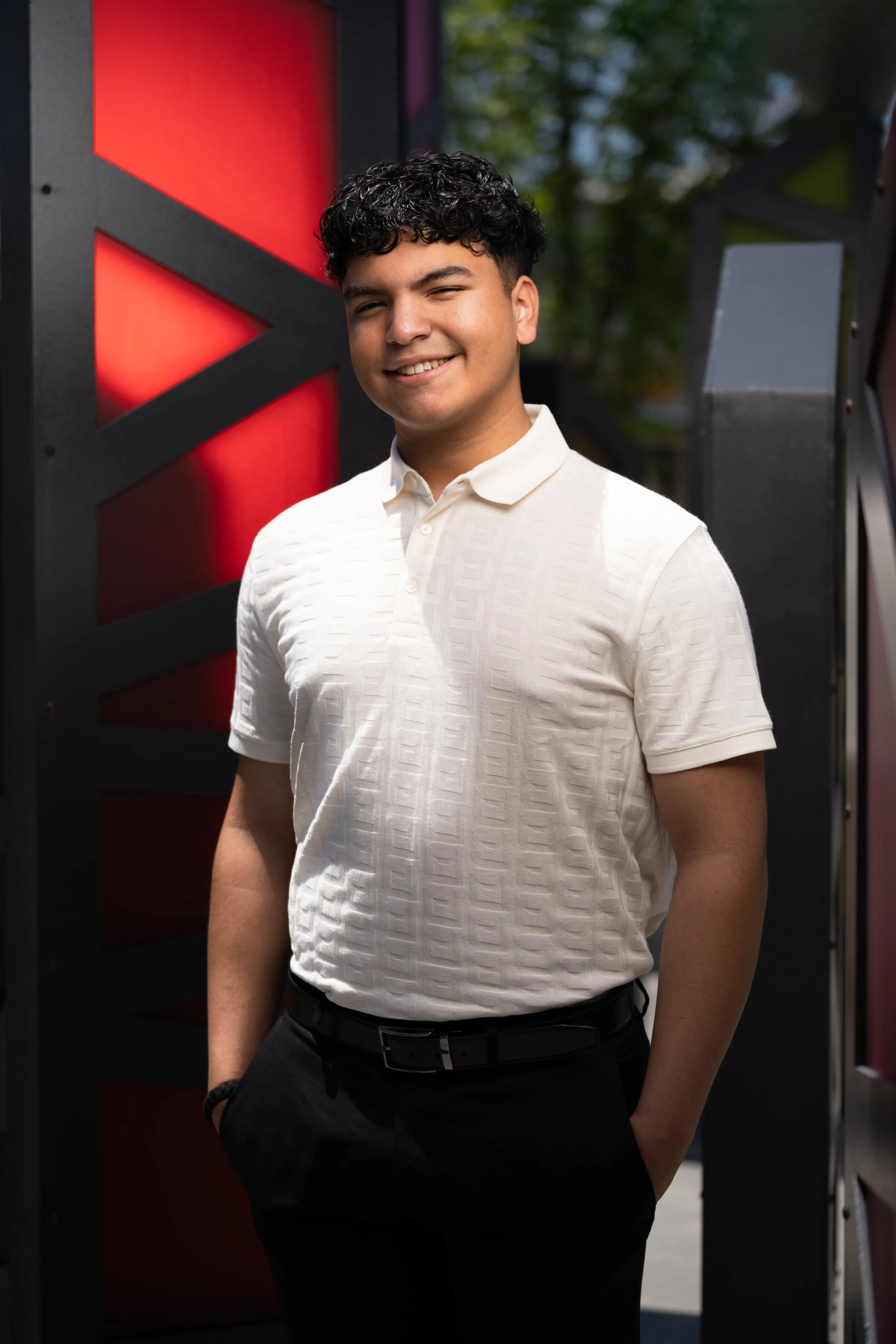 Sesión de senior de Erick: foto de senior 2 por el fotógrafo de Dallas Rony Lanza