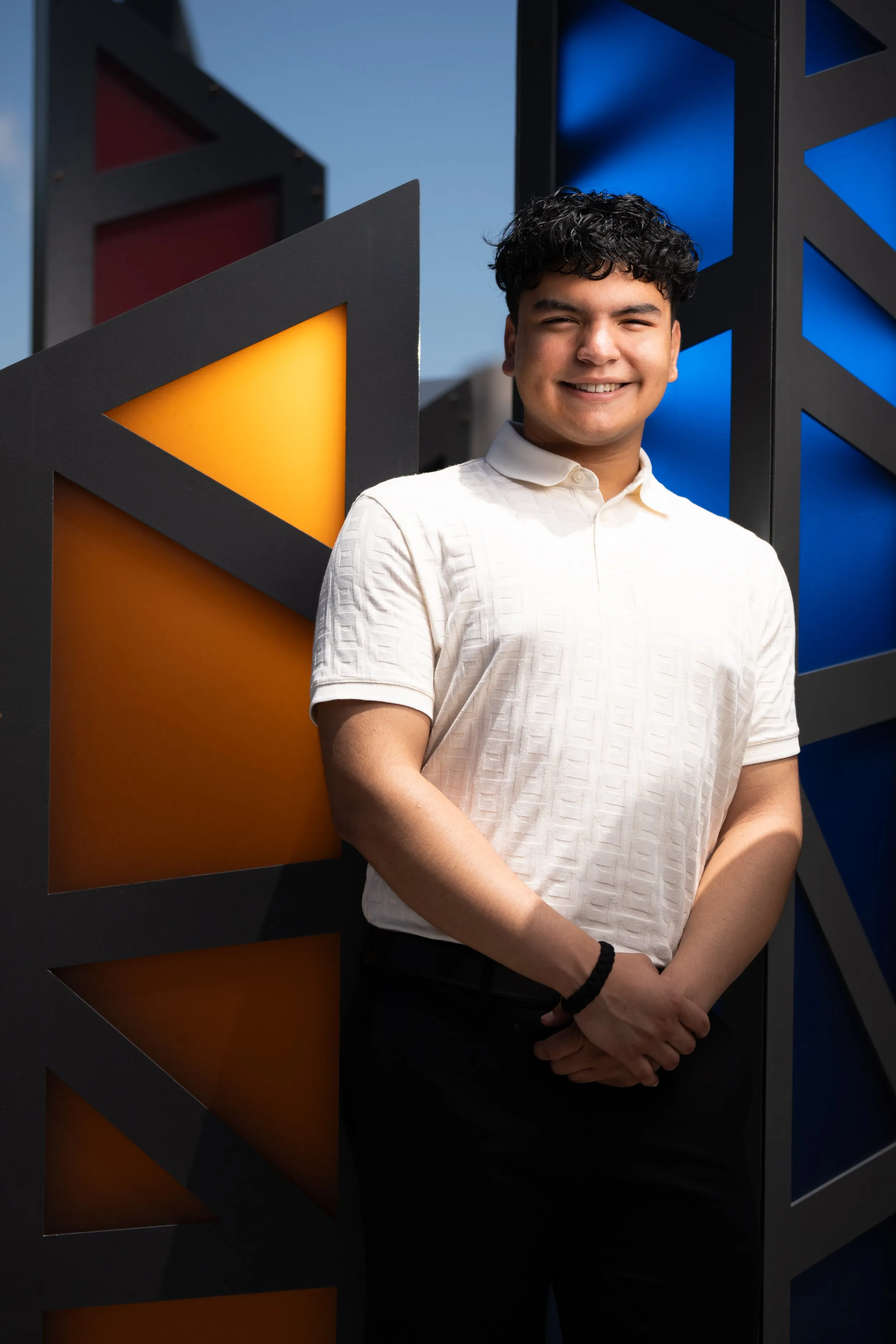 Sesión de senior de Erick: foto de senior 3 por el fotógrafo de Dallas Rony Lanza