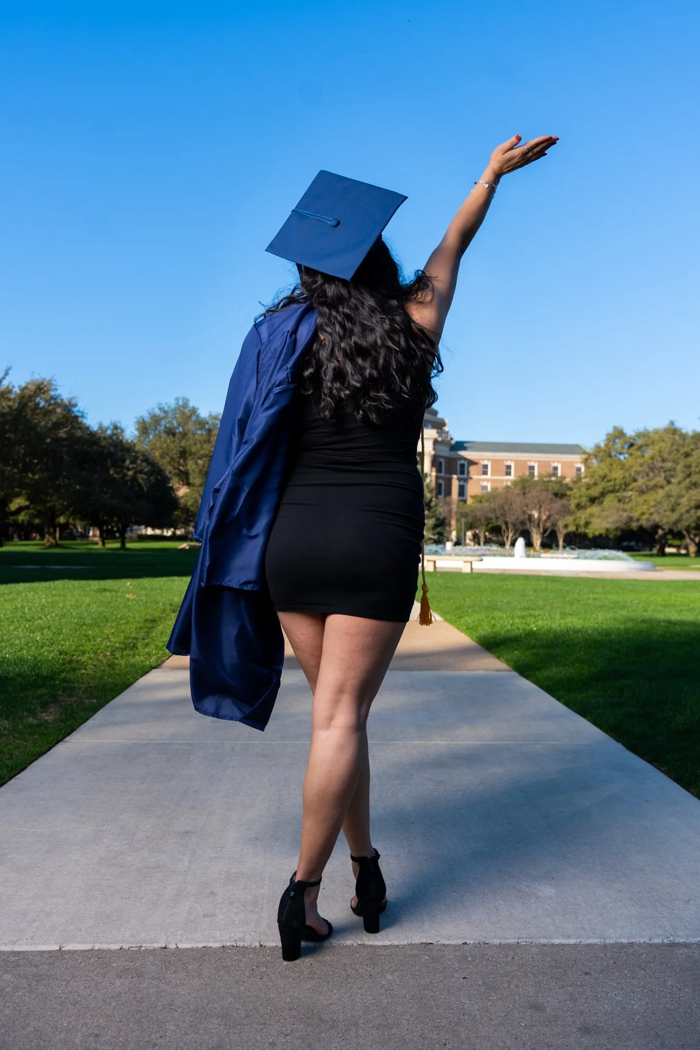 Graduación de Guiselle: foto de senior 4 por el fotógrafo de Dallas Rony Lanza