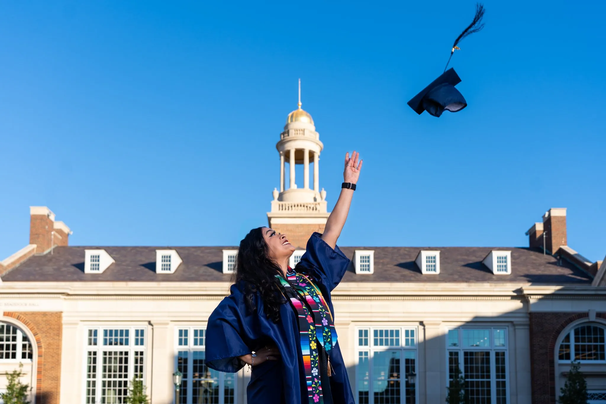 Graduación de Guiselle: foto de senior 9 por el fotógrafo de Dallas Rony Lanza