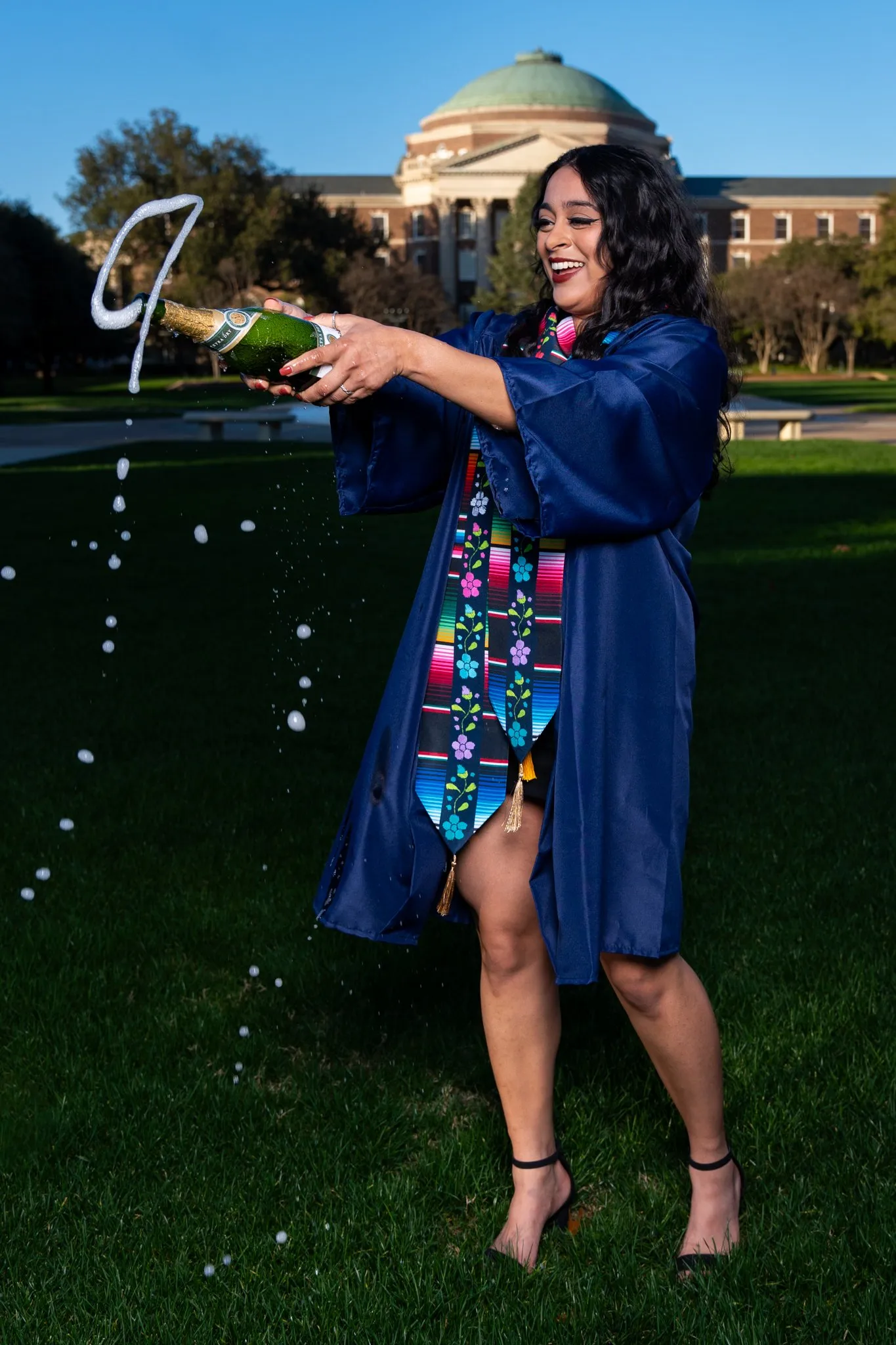 Graduación de Guiselle: foto de senior 10 por el fotógrafo de Dallas Rony Lanza