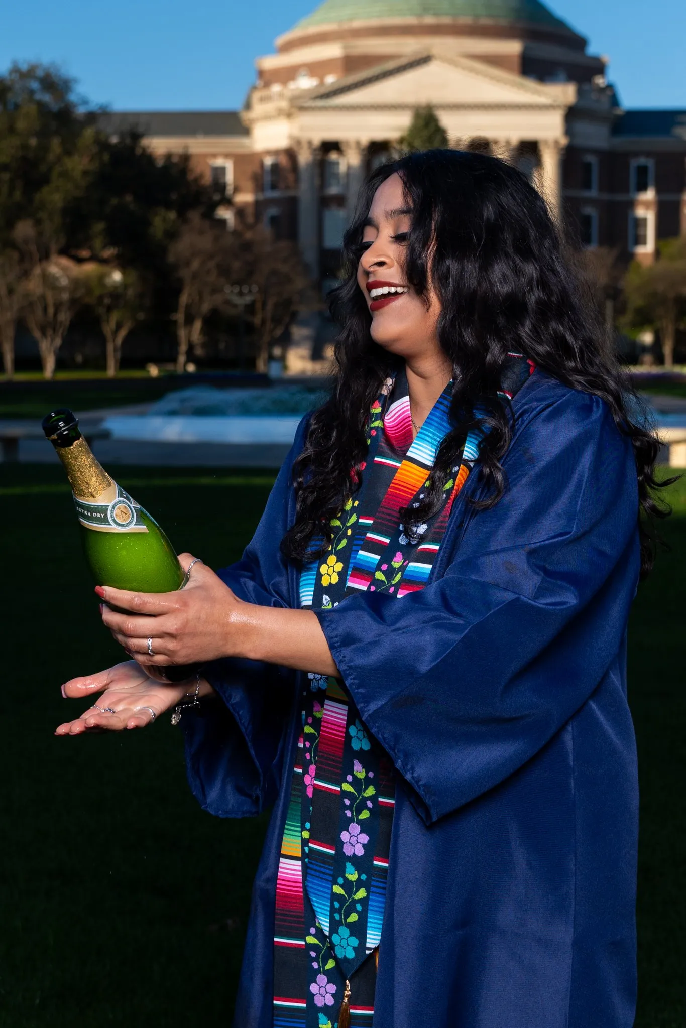 Graduación de Guiselle: foto de senior 11 por el fotógrafo de Dallas Rony Lanza