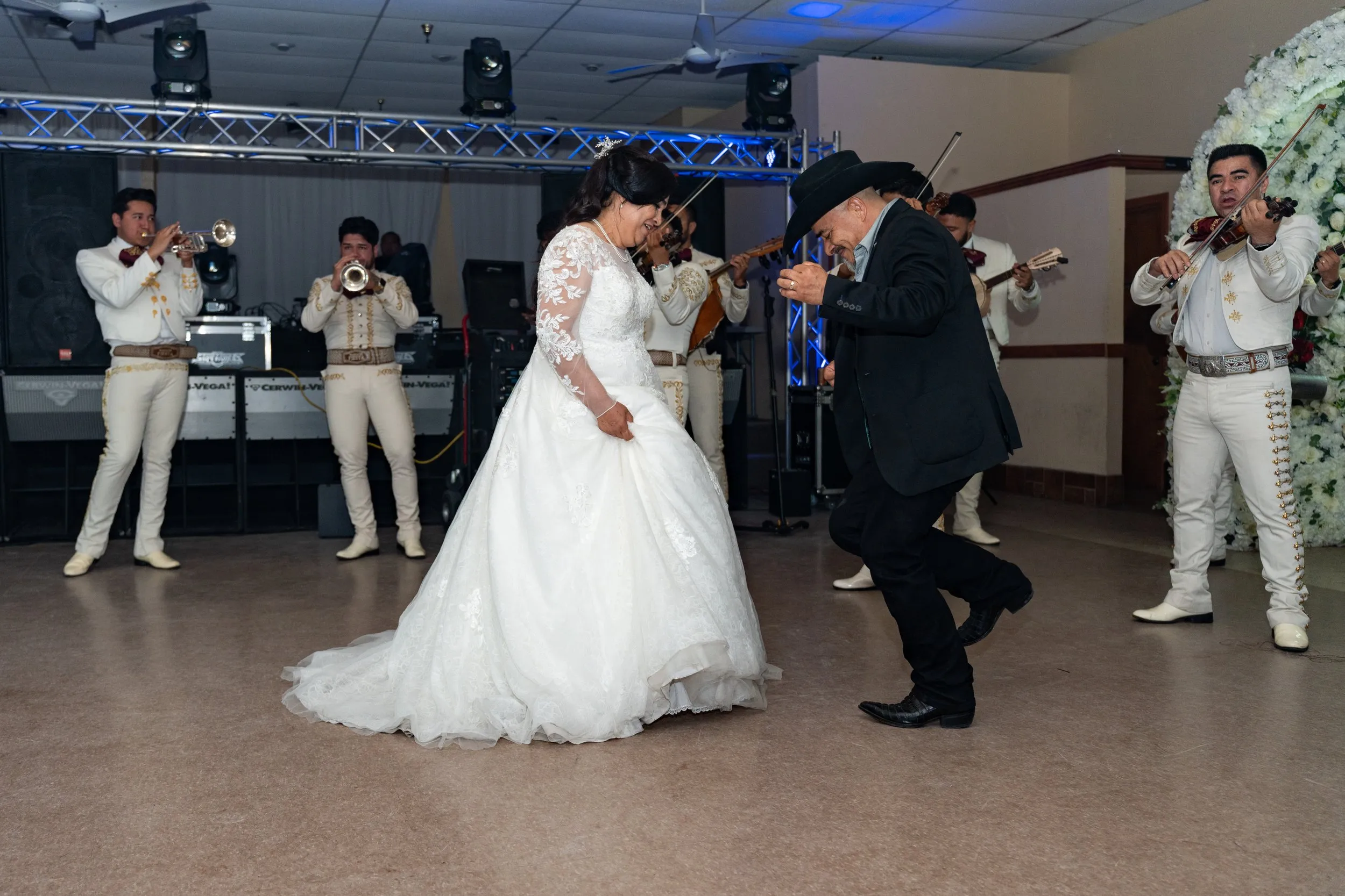Boda de Jose y Griselda: foto de compromiso y boda 18 por el fotógrafo de Dallas Rony Lanza