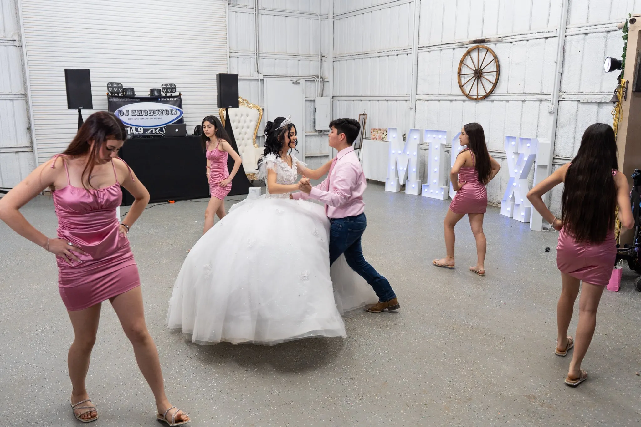 XV de Ysabella: foto de quinceañera 20 por el fotógrafo de Dallas Rony Lanza